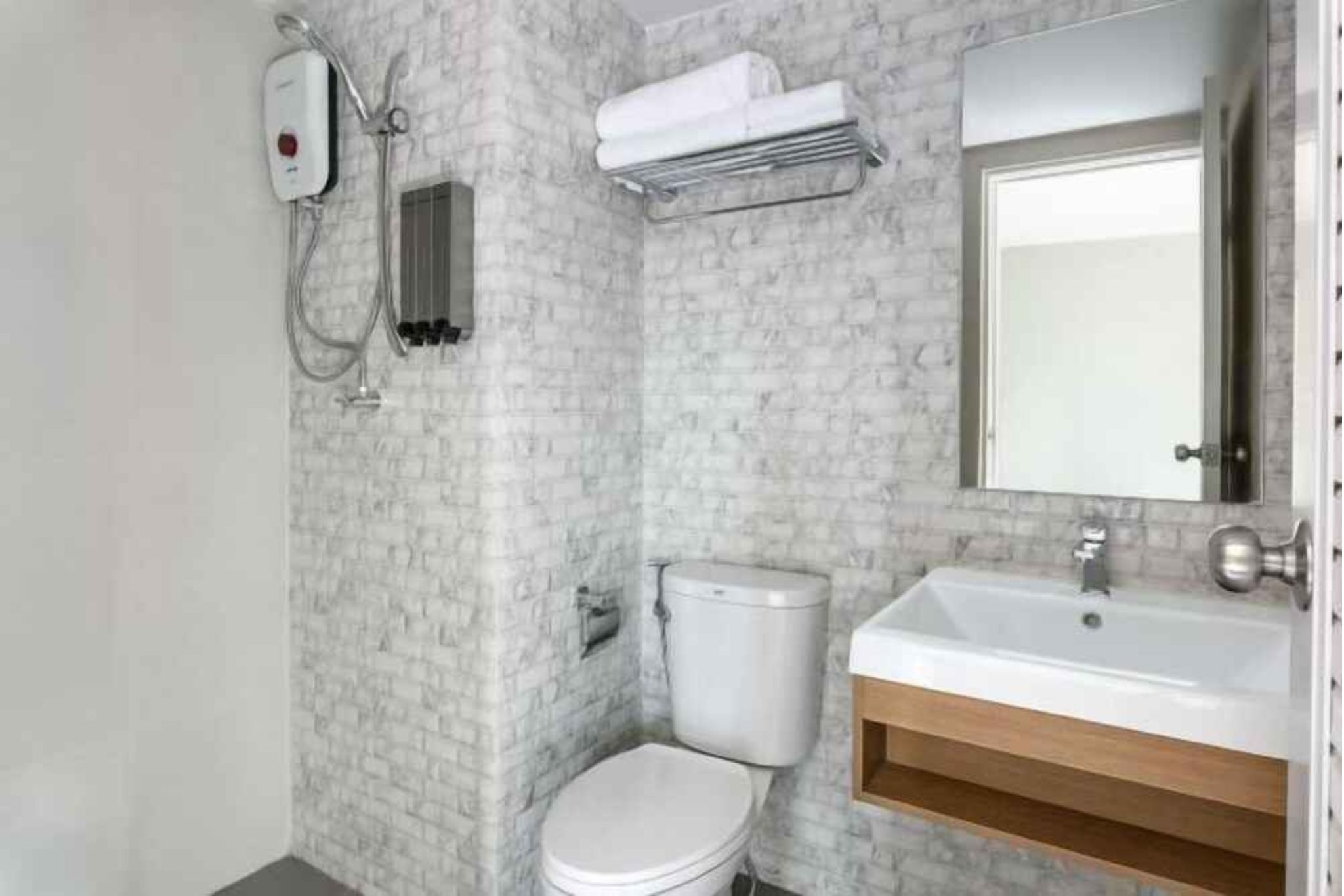 Thiết kế toilet và phòng tắm dùng chung trong hostel 4